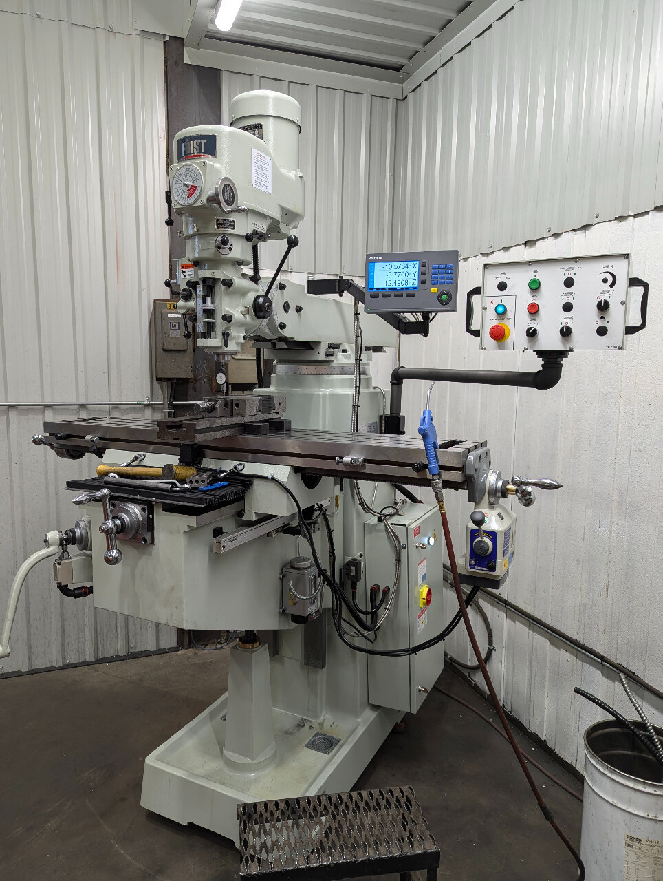 a photo of BSG's manual milling machine used for manual milling services in Ontario